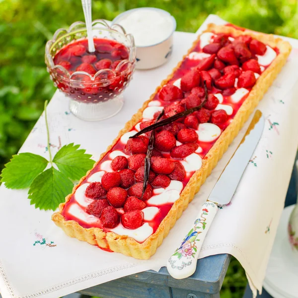 Tart de coalhada de laranja com morangos de baunilha — Fotografia de Stock