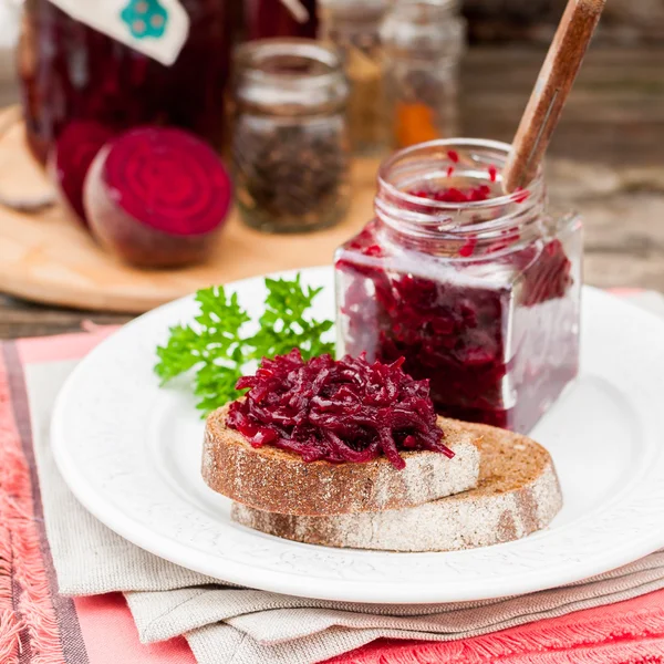 Beetroot Relish Preserves on Rye Toast — Stock Photo, Image