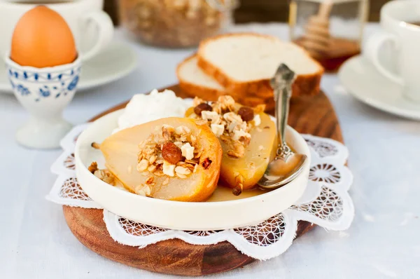 Miel de Peras Asadas con Granola y Yogur — Foto de Stock