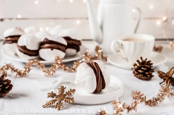 Huge Meringue Kisses Sandwiched Creamy Chocolate Filling — Stock Photo, Image