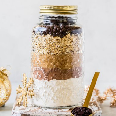 Noel Hediyesi Kurabiyesi Kavanozda, kare şeklinde.