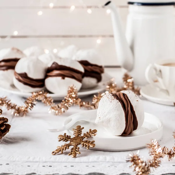 Huge Meringue Kisses Sandwiched Creamy Chocolate Filling Square — Stock Photo, Image