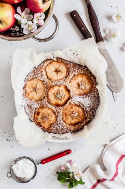 Elma Dilimleri Üstte Elmalı Kek