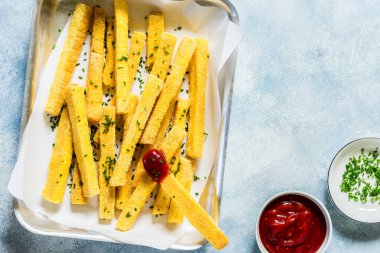 Domates soslu ve soğanlı Polenta Chips, metin için alanı kopyala