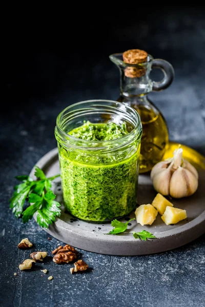 Frische Petersilie Walnuss Pesto Sauce Mit Zutaten Kopieren Sie Platz — Stockfoto