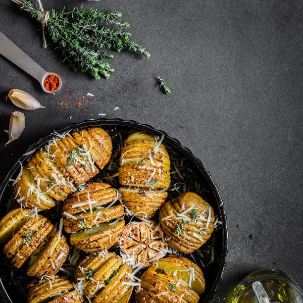 Paprika Asado Tomillo Hasselback Patatas Cuadrado —  Fotos de Stock