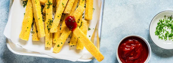 Polenta Chips Con Salsa Tomate Cebolletas Pancarta —  Fotos de Stock