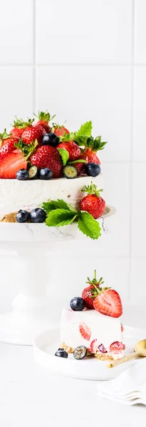 Sliced Bake Berry Cheesecake Decorated Fresh Strawberries Blueberries Banner — Stock Photo, Image