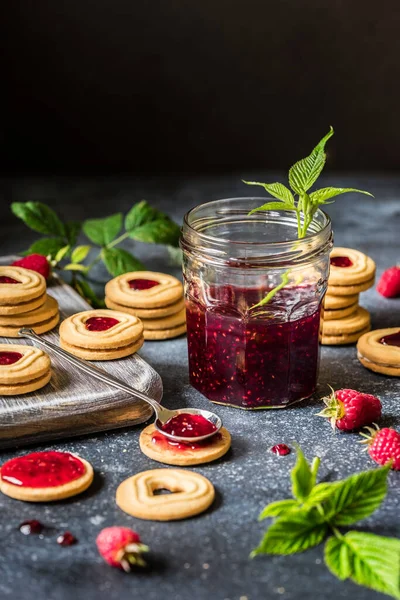 Shortbread Butter Cookies Mit Himbeermarmelade Füllzentrum Kopieren Sie Platz Für — Stockfoto