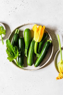 Yenilebilir Çiçeklerle Taze Çiğ Kabak, metin için kopyalama alanı