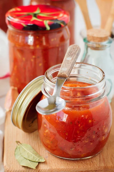 Molho de tomate, Marinara enlatada — Fotografia de Stock