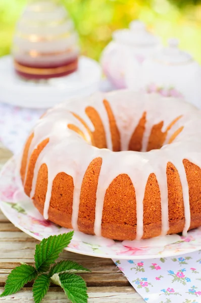 Bundt Cake Topped with Sugar Glaze — Stock Photo, Image