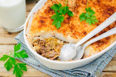 hachis parmentier, etli börek Fransızca sürümünü