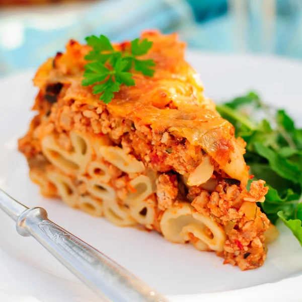 bolognese makarna fırında bir parça