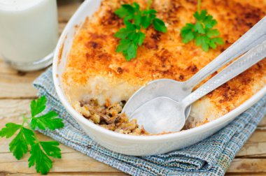 hachis parmentier, etli börek Fransızca sürümünü