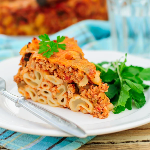 Een stuk voor bolognese pasta bake — Stockfoto