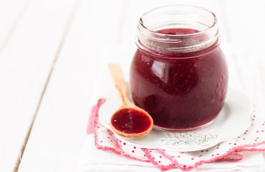 Yavaş Tencere (sakat Pot, Multicooker yapılan Erik reçeli)