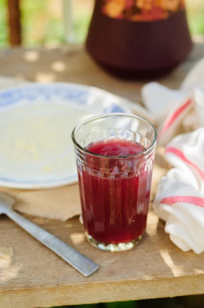 Sütlü darı salakla Berry — Stok fotoğraf