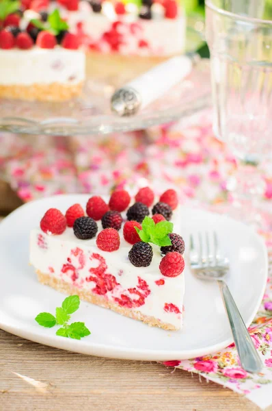 A Piece of No-bake Raspberry Cheesecake — Stock Photo, Image
