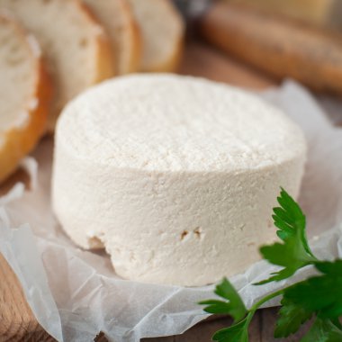 Keçi Peynirli ekmek ile