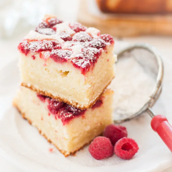 Framboos en yoghurt Cake — Stockfoto