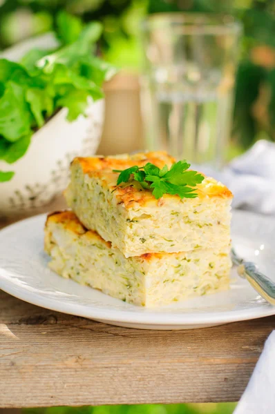 Zucchini-Reisscheibe mit Käse — Stockfoto