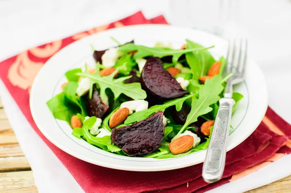 Roast Beet, Almond, Feta and Rocket Salad — Stock Photo, Image