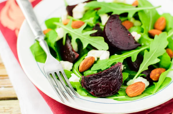 Roast Beet, Almond, Feta and Rocket Salad — Stock Photo, Image