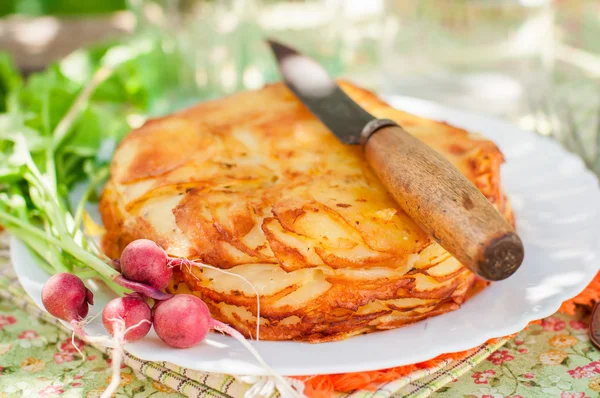 Schichtkartoffelbacken — Stockfoto