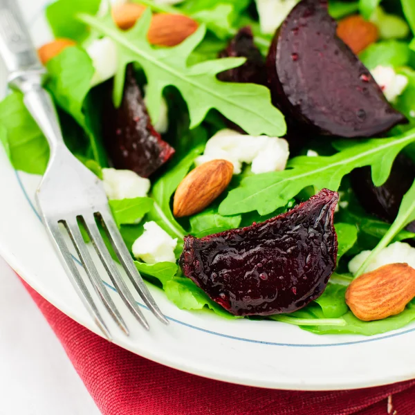 Roast Beet, Almond, Feta and Rocket Salad — Stock Photo, Image