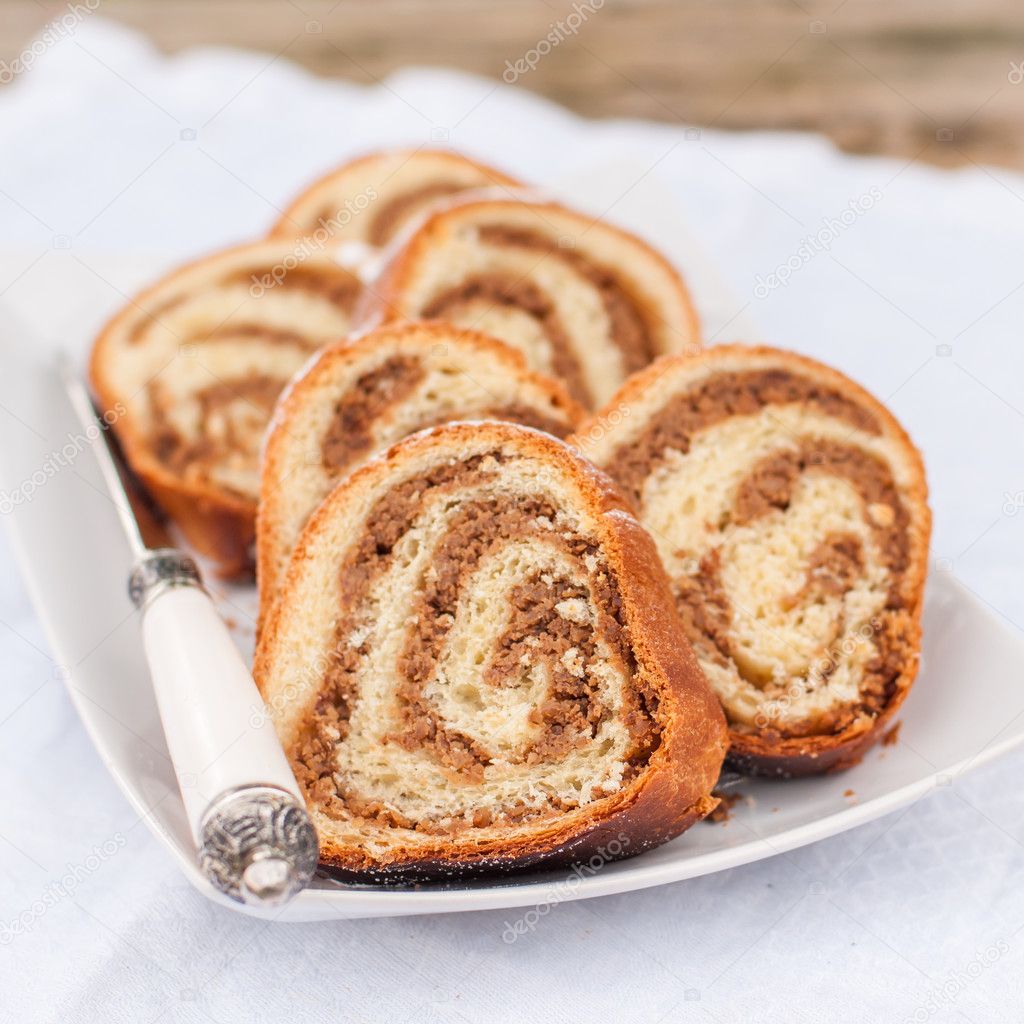 Potica, Slovenian Walnut Roll Stock Photo by ©dolphy_tv 86412358