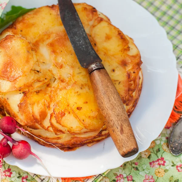 Schichtkartoffelbacken — Stockfoto