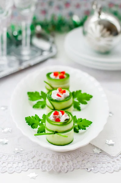 Cucumber Rolls Stuffed with Feta, Herbs, Capsicum and Black Oliv — Stock Photo, Image
