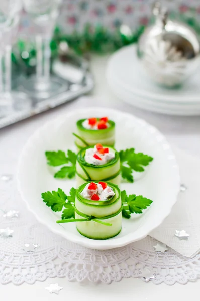 Rollos de pepino rellenos con Feta, hierbas, Capsicum y Oliv Negro —  Fotos de Stock