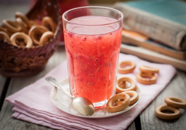 Red Currant and Orange Fool with Cracker Rings — Stock Photo, Image
