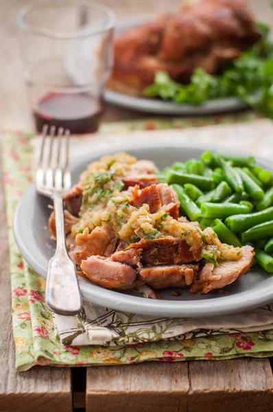 Slow Cooked Pork with Apple Sauce and Green Beans — Stock Photo, Image