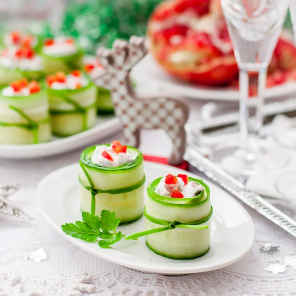 Cucumber Rolls Stuffed with Feta, Herbs, Capsicum and Black Oliv — Stock Photo, Image