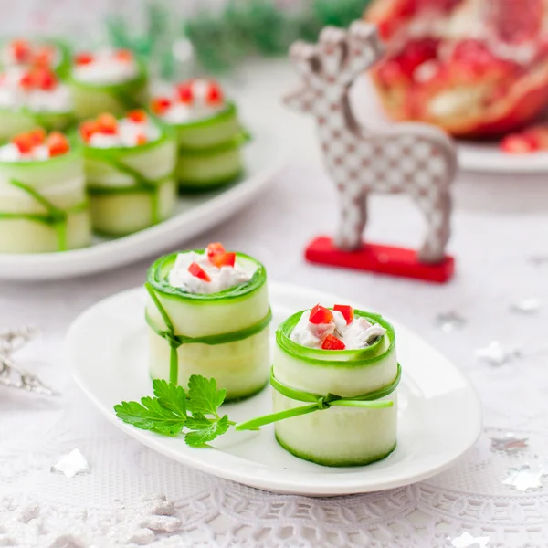 Cucumber Rolls Stuffed with Feta, Herbs, Capsicum and Black Oliv — Stock Photo, Image