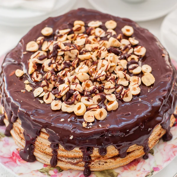 巧克力和榛仁绉蛋糕 — 图库照片
