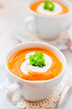 Bir fincan krem havuç çorbası