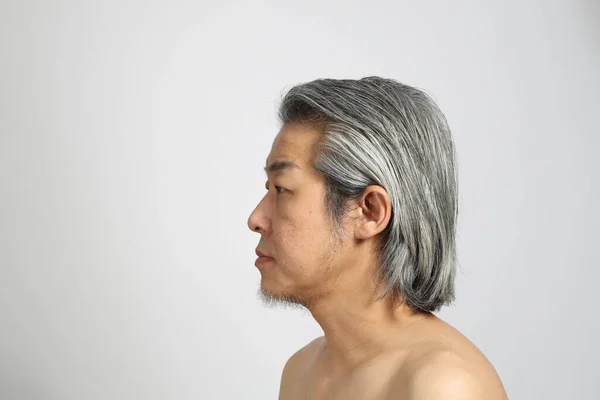 Starší Asijský Muž Portrét Bez Retuše Kůže Bílém Pozadí — Stock fotografie