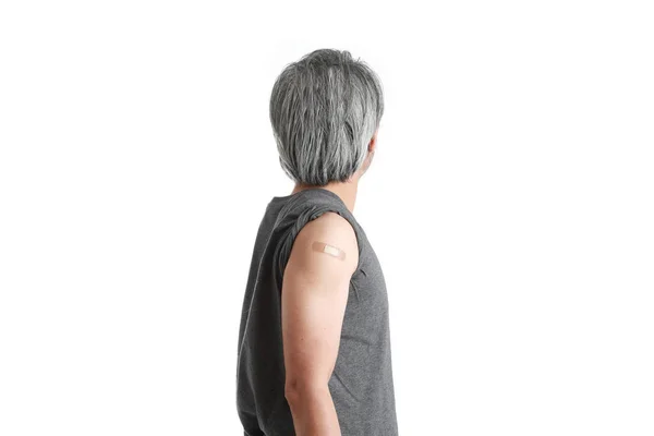 Der Ältere Asiatische Mann Zeigt Gips Auf Seiner Schulter — Stockfoto