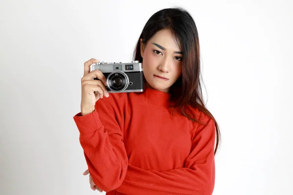 Beyaz Arka Planda Duran Asyalı Kadın — Stok fotoğraf