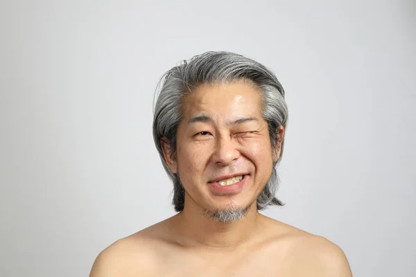 Starší Asijský Muž Portrét Bez Retuše Kůže Bílém Pozadí — Stock fotografie