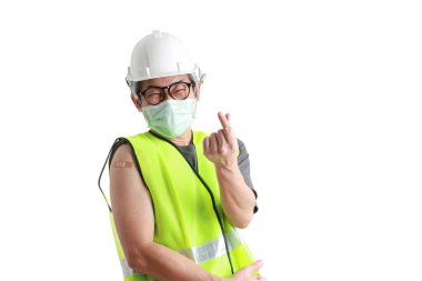 Omzunda alçı gösteren Asian işçiliği..