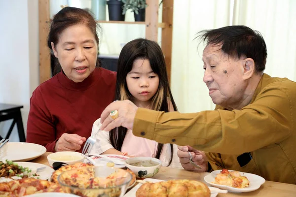 Familia China Tiene Variedad Alimentos Juntos — Foto de Stock