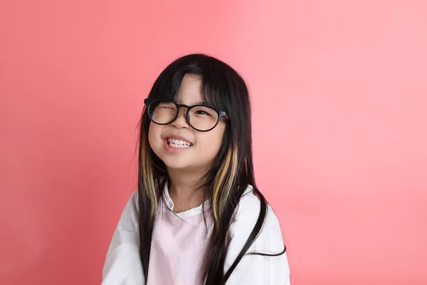 Młoda Azjatka Portret Dziewczyny Różowym Tle — Zdjęcie stockowe