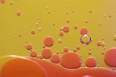 Renkli su ve petrolden soyut elementler.