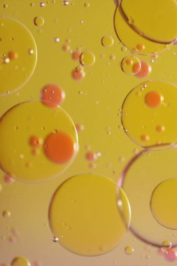 Renkli su ve petrolden soyut elementler.