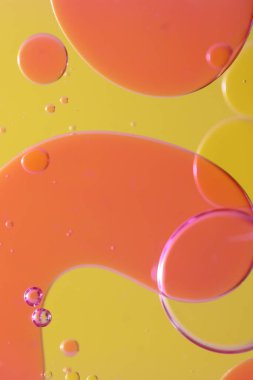 Renkli su ve petrolden soyut elementler.